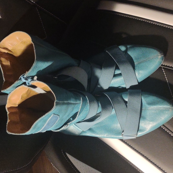 Ladies Boots - Picture 2 of 4